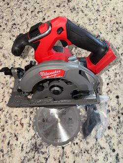 Milwaukee M18 FUEL 6-1/2" Circular Saw. TOOL ONLY