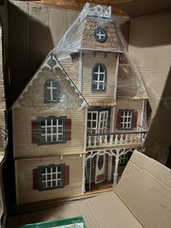 Wooden vintage doll house new