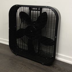 Holmes 20" Box Fan, Black • 3 speed settings • Integrated carry handle • in excellent condition 