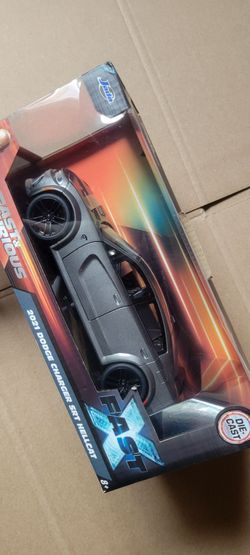 Jada toys fast and furious 1:24 scale dodge charger srt hellcat diecast car
