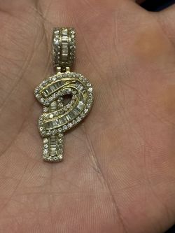 10k Letter “P” Pendant Vs/SI Mix Clean Stones