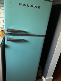 Galanz Retro Top-Freezer Refrigerator Teal