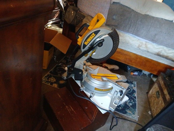 10" Dewalt Compound Miter Saw