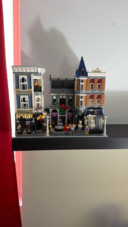 LEGO Creator Expert Assembly Square Modular