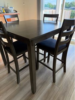 Dining table set