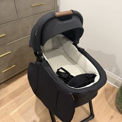 Nuna Bassinet