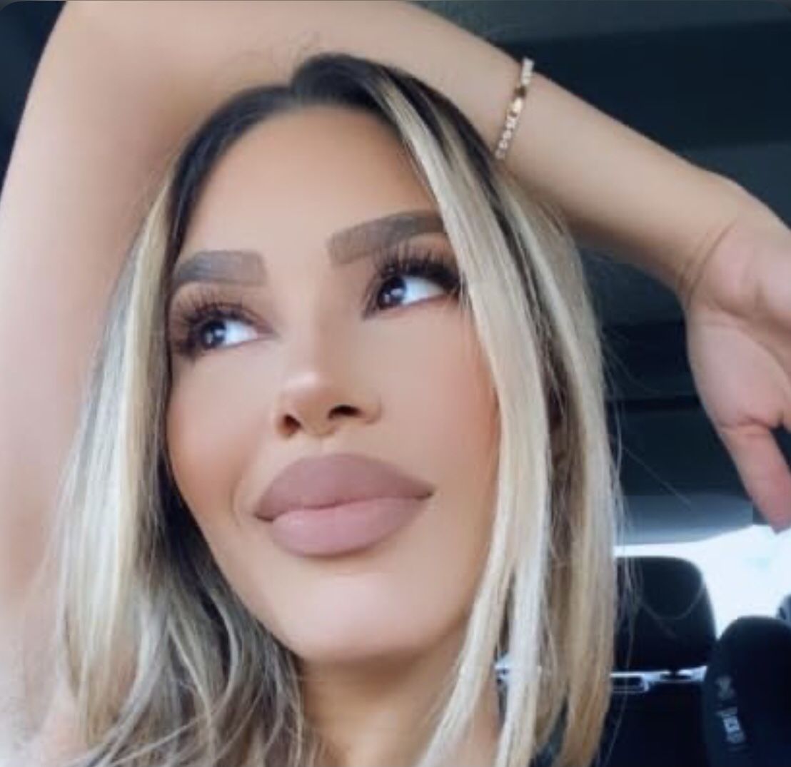 New! Charlotte Tilbury💕👄”ICONIC NUDE” 👄💕Lip Cheat