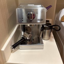 DeLonghi Espresso Machine 