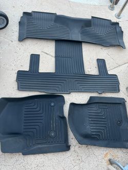 2023 chevy subrarbn   floor mat