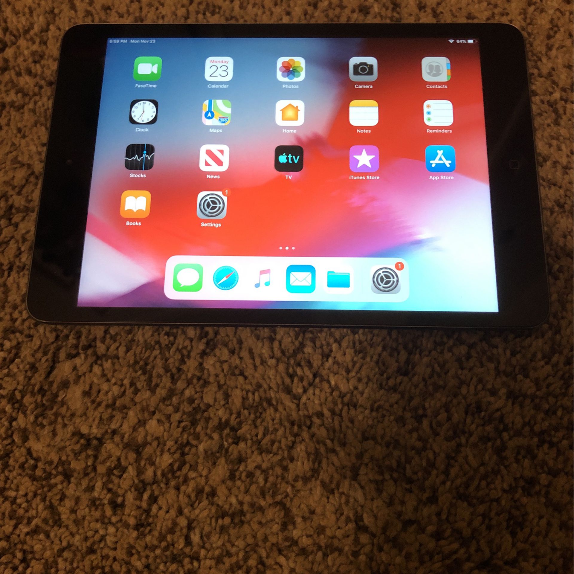 Apple iPad Mini 2 with Bluetooth Keyboard Case