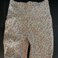 High Waisted Work Out Shorts SIZE SM