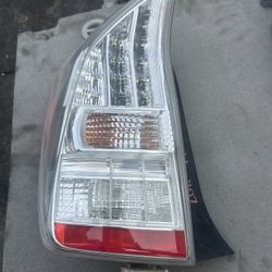 2010 - 2011 Toyota Prius Taillight Tail Lamp Driver Side
