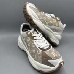 🔸Louis Vuitton Run 55 Ivory Sneakers Woman’s Size: 38-39✅ Sizes: 8 , 8.5🔸 