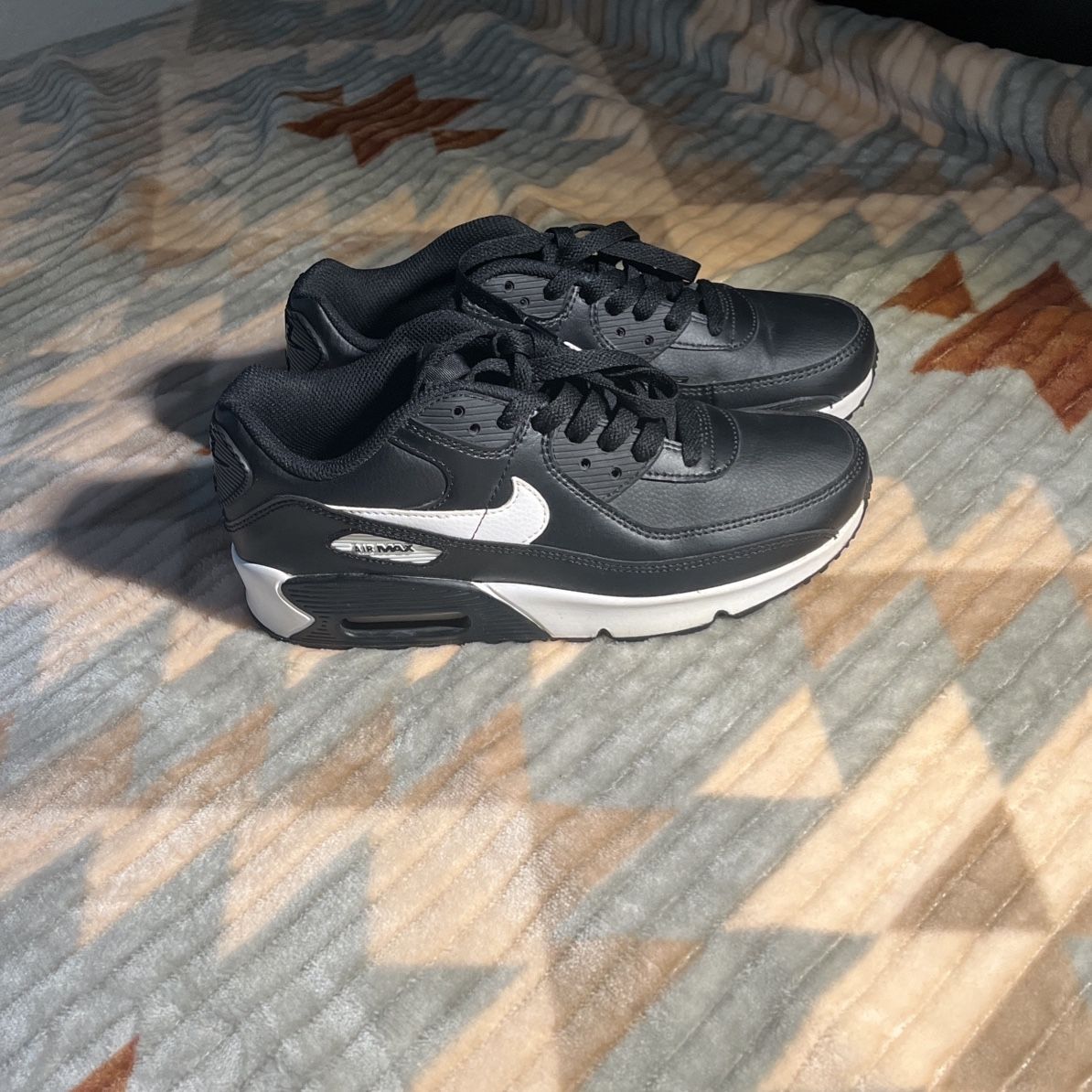 Black/white Nike Air Max 