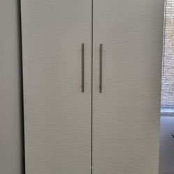 Wardrobe / 2 Door Closet