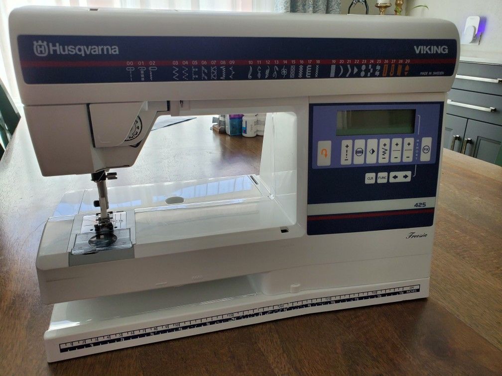 Husqvarna Viking Freesia 425 Sewing Machine