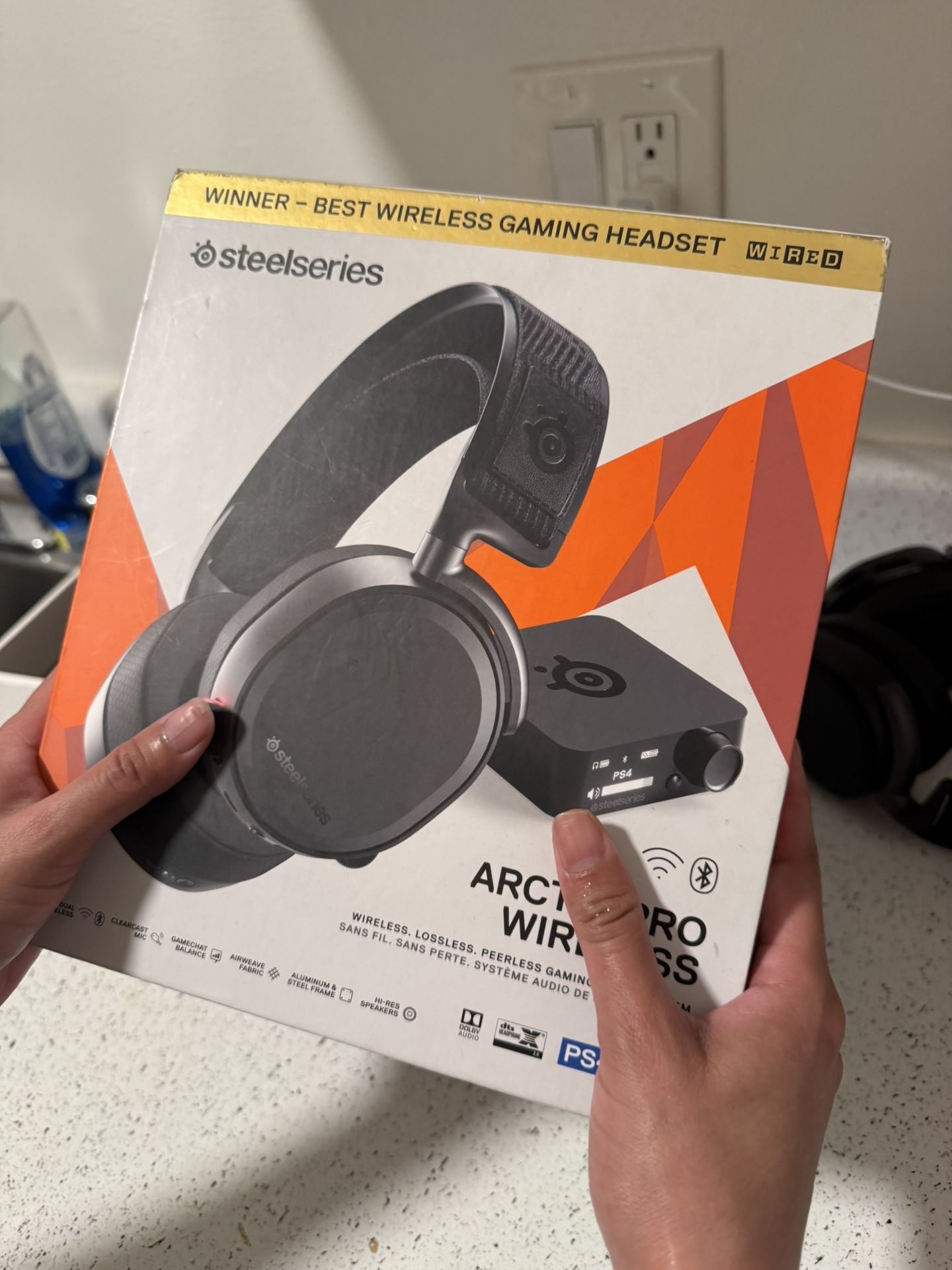 SteelSeries Arctis Pro Wireless Gaming Headset - High Fidelity 2.4 GHz Wireless - Mixable Bluetooth - Non-Stop Dual Battery - OLED Base Station - AI N