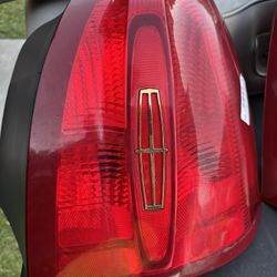 98-02 Lincoln Town Car Cartier Tail Lights 
