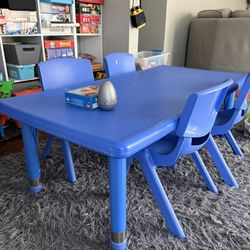Children’s Play Table With Stackable Chairs
