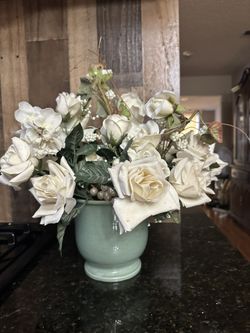 Made In Italy Vase With White Flowers