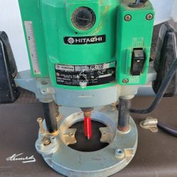 HITACHI  1/2" PLUNGE ROUTER