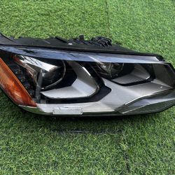 Volkswagen Touareg Right Passenger Side Headlight Luz Derecha Pasajera 2011 2012 2013 2014