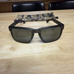 good condition oakley holbrook camo prizm sunglases