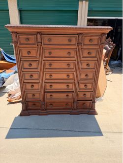 Chest of drawers