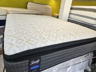 Mattress and box spring queen size
