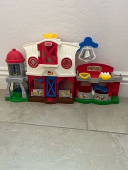 Little people farm house