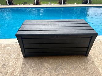 Deck box