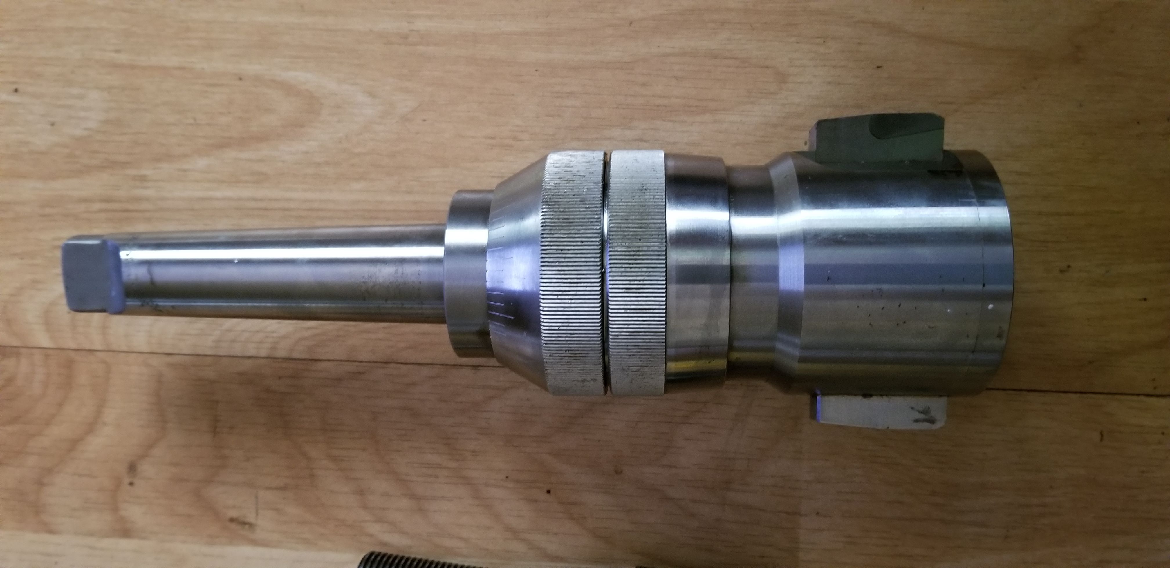 Adjustable floating reamer