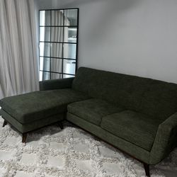 Chaise Sofa; Rooms To Go And White Rug 