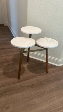 Modern Marble Top Accent Table – Excellent Condition
