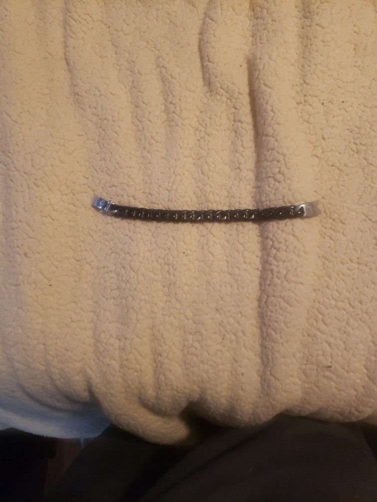 Surgical still bracelet