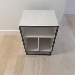 End Table / Turntable
