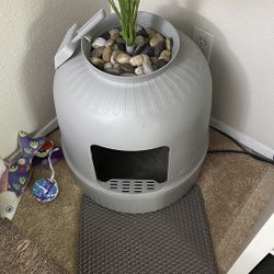 Cat Litter box With Fake Planter 