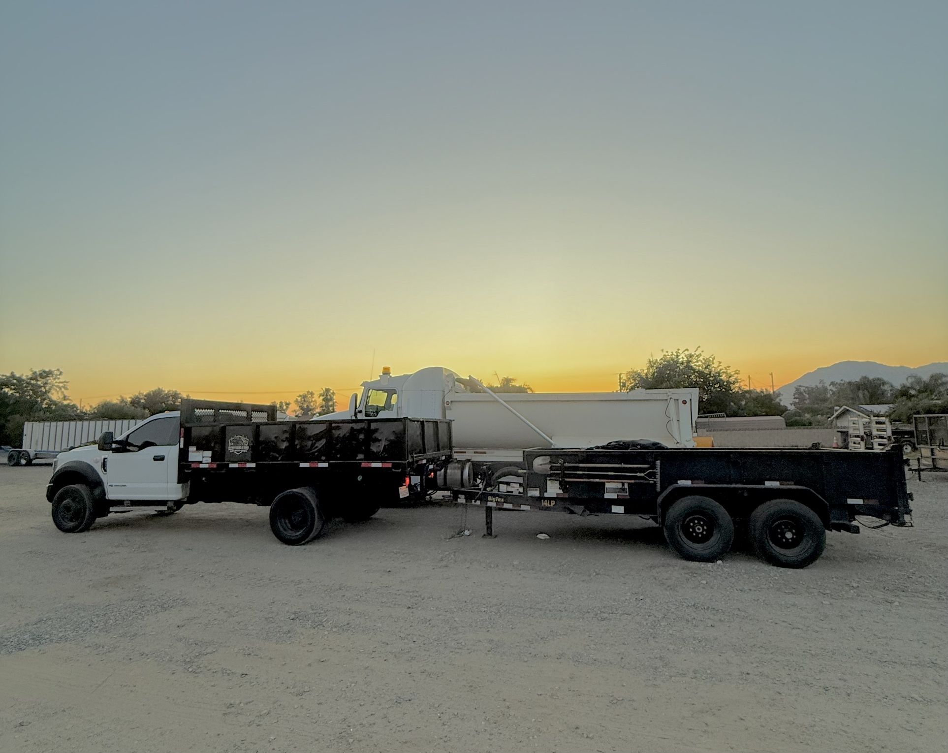Dump Trailer / Mini Excavator