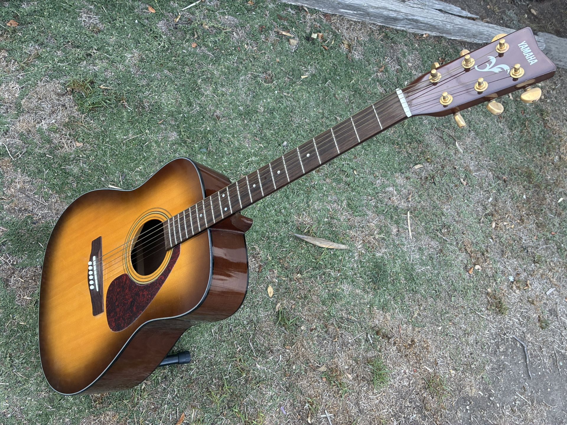Yamaha Acoustic Guitar