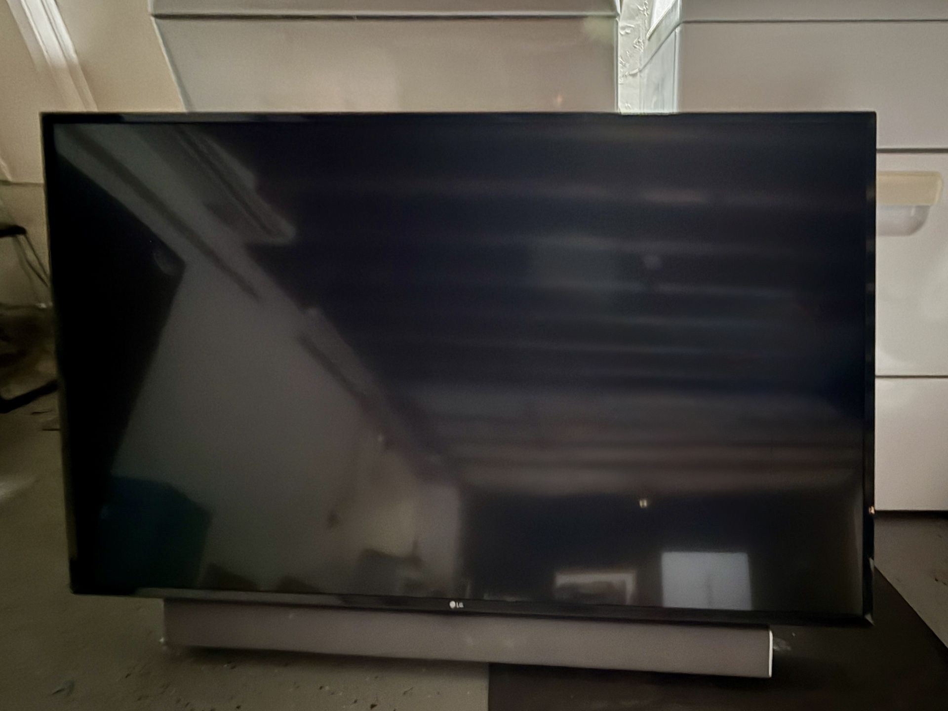 LG 55” Tv With Sound Bar 