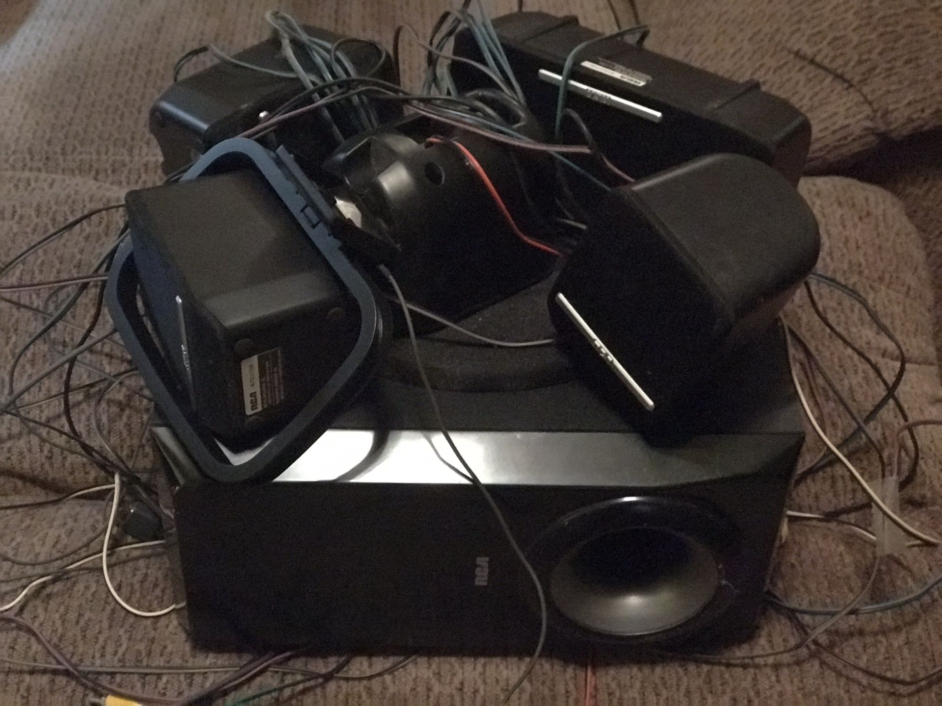 RCA RTD317W 5.1 Channel Home Theater System dvd 5 speakers 1 sub for