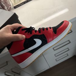 Air Jordan 1 Mid SE Christmas
