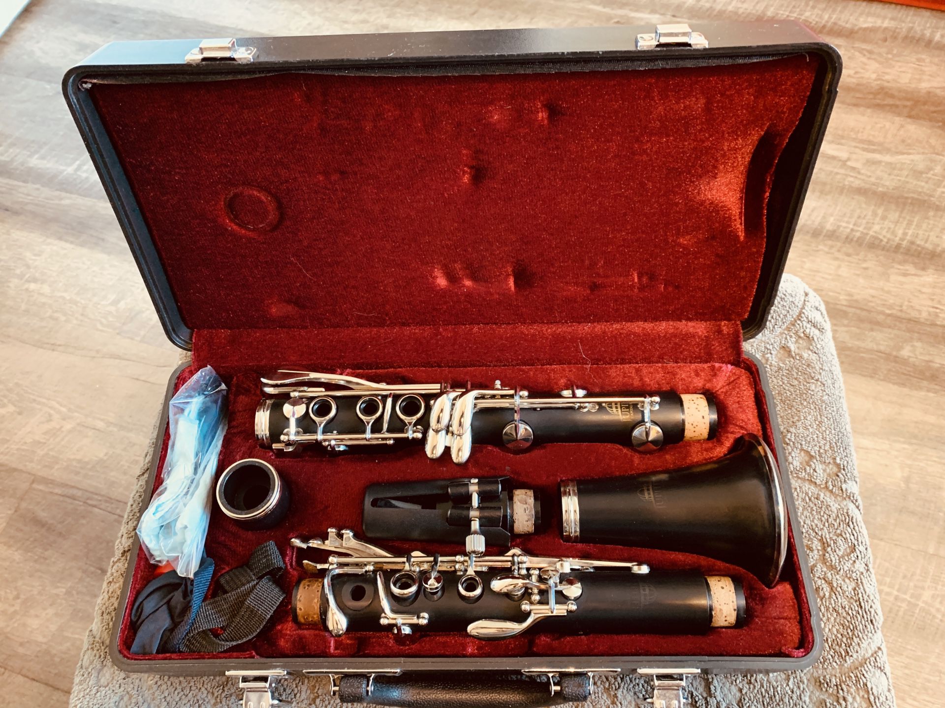 Jupiter Clarinet CEC-635 in Hardshell case 196901.