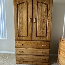 Beautiful Solid Oak Armoire/TV Caninet