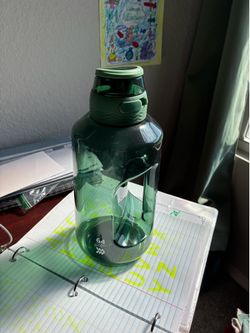 64 oz water bottle