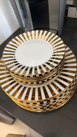 Gold dinner and dessert plates