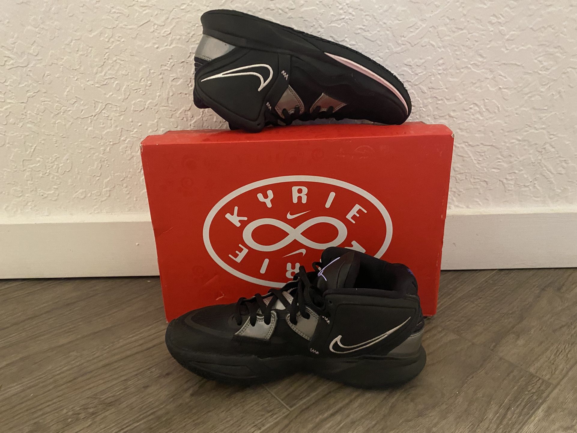 KYRIE INFINITY BLACK/METALLIC SILVER CONCORD NOIR/ARGENT...