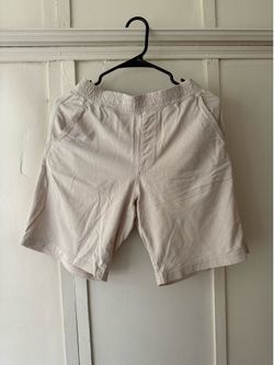 UNIQLO Cream Relaxed Shorts