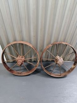 Antique decor wagon wheel