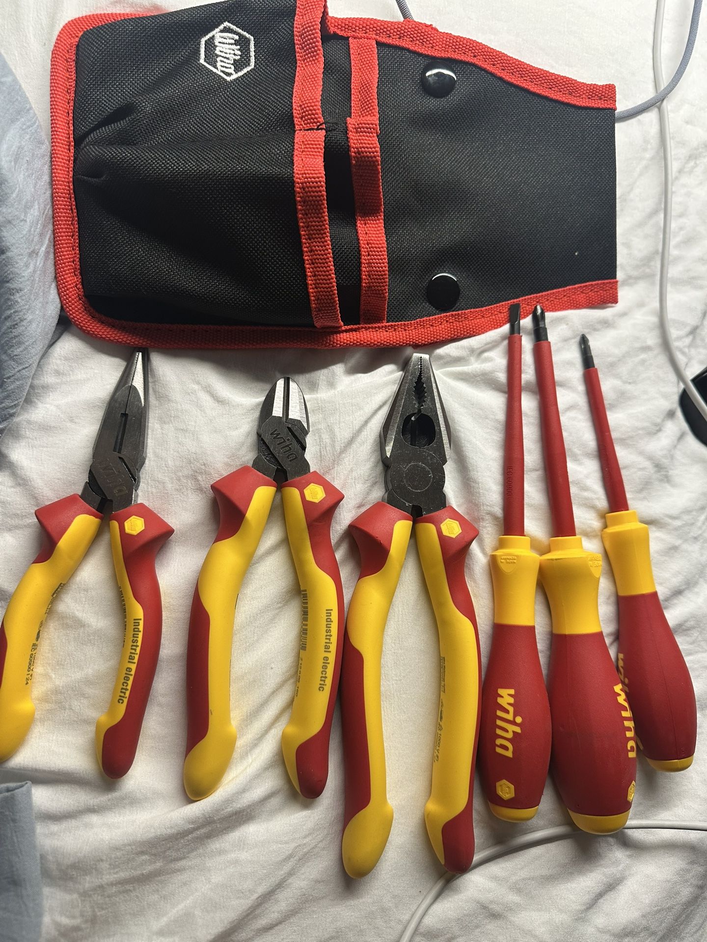 Wiha 6 Piece Insulated Pliers/Cutters/Drivers Set